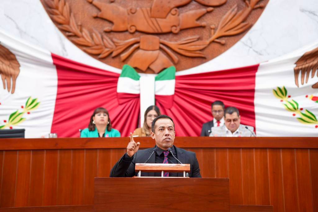 Defiende diputado Bladimir Zainos Flores obras del presidente Lopez Obrador, ante reclamos de la oposición